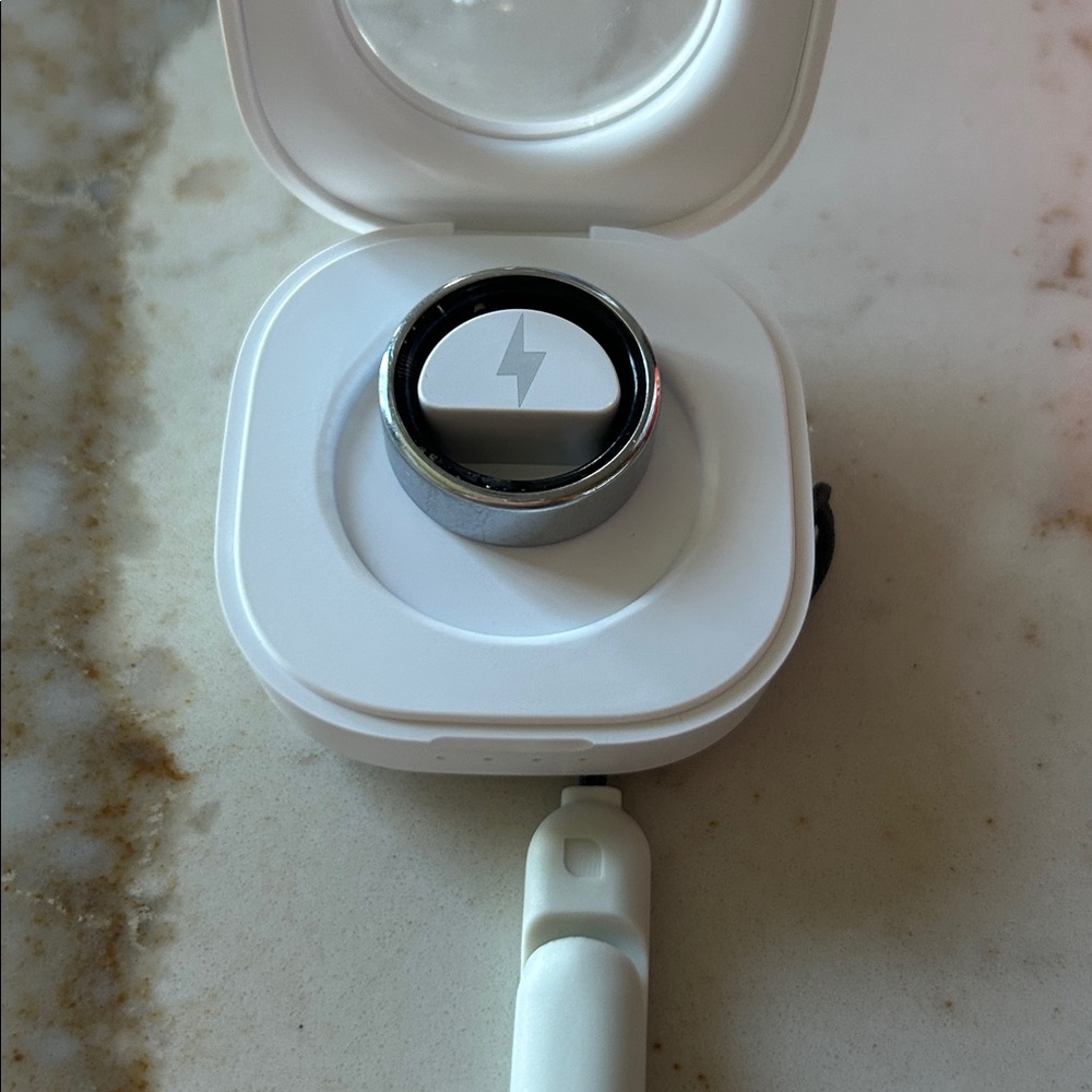 Oura type Health Ring (to take pulse, track steps, etc), approx woman’s size 7-8 - Picture 2 of 4